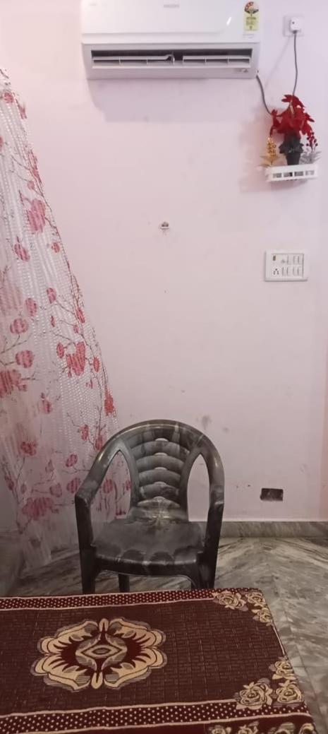 ホテル Vaibhav Sadan Dharmsala Ayodhya エクステリア 写真